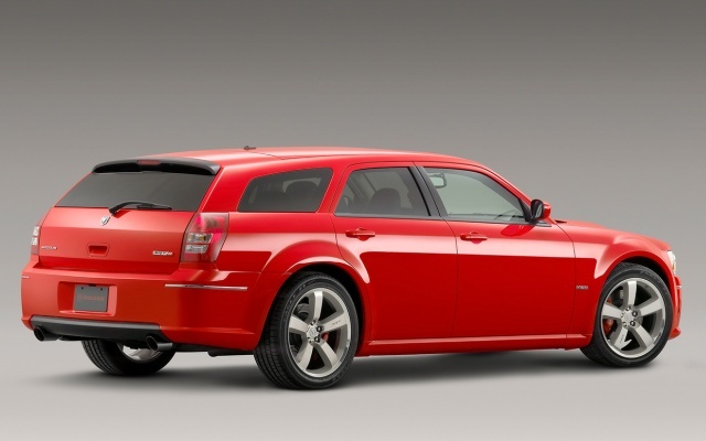 dodge-magnum-srt8-2008-783874[1]