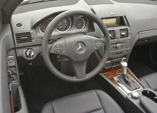 Mercedes-Benz Clasa C. Un interior stilat si nemtesc