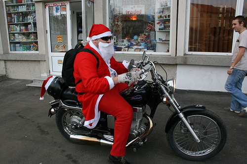 Mos Craciun pe motor 2