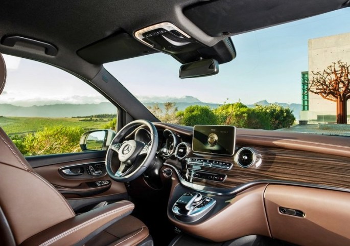 2 Mercedes-Benz-V-Class_2015