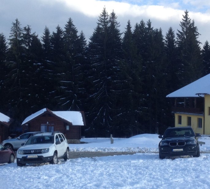 dacia_duster_vs_bmw_x5