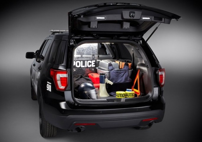 Ford-Police_Interceptor_Utility_2016_2