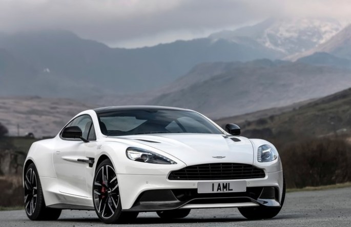 Aston Martin Vanquish Carbon White