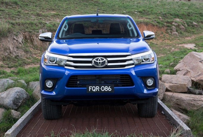 Toyota-HiLux_2016_4