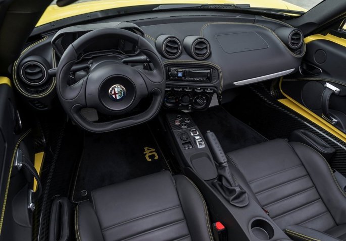 Alfa_Romeo-4C_Spider_2015_3