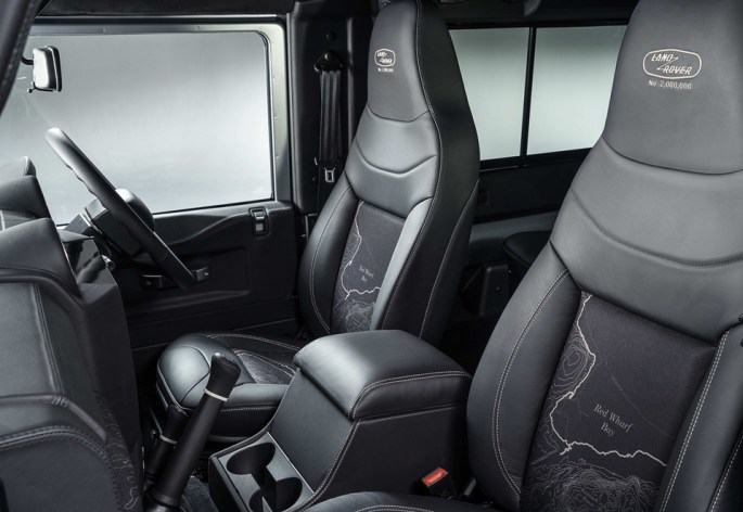 Land_Rover-Defender_2.000.000_2