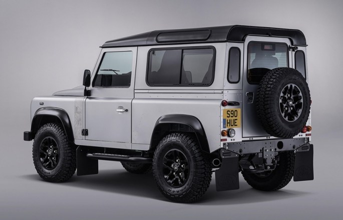 Land_Rover-Defender_2.000.000_3