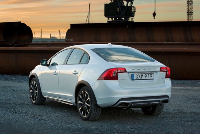 Volvo-S60_Cross_Country_3
