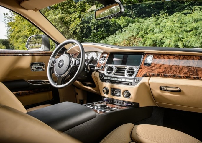 Rolls-Royce-Ghost_Series_II_2015_3