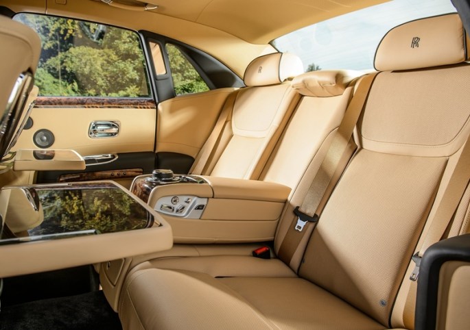 Rolls-Royce-Ghost_Series_II_2015_4