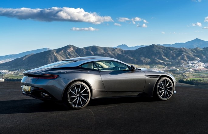 Aston_Martin-DB11_2