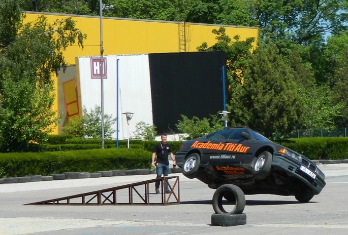 un mod diferit de a merge la birou in multinationala 2