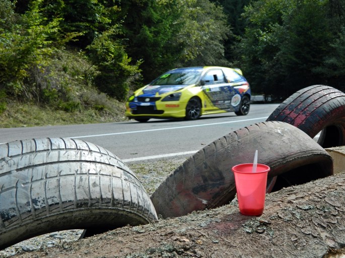 aa1-uite-asa-cu-paharul-langa-mine