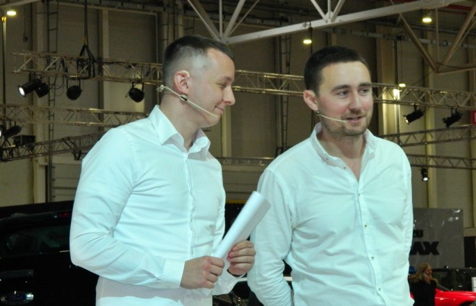 Tudor Bratu și Costin Giurgea. Sau Mașini cu Giurgea și Bratu. Sau Superspeed, cum se spune la PRO TV.