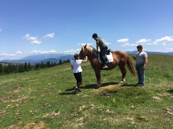 Ioana Pană și Alexandru Cojocaru - lasă-te cu încredere pe mâna lor, așa cum fac și caii mari.